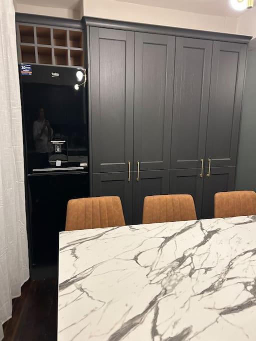 Patrick Street Townhouse Apartment Cork Bagian luar foto