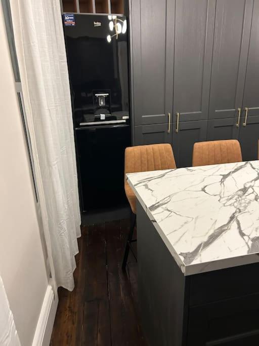 Patrick Street Townhouse Apartment Cork Bagian luar foto