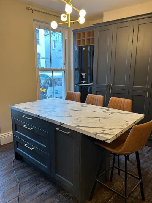 Patrick Street Townhouse Apartment Cork Bagian luar foto