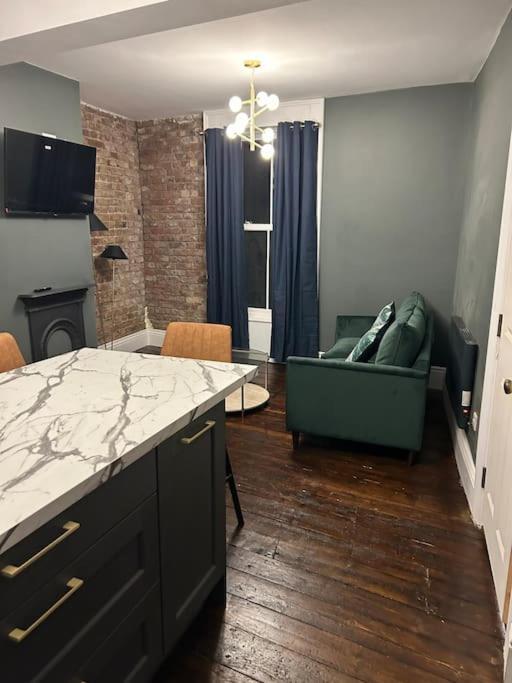 Patrick Street Townhouse Apartment Cork Bagian luar foto
