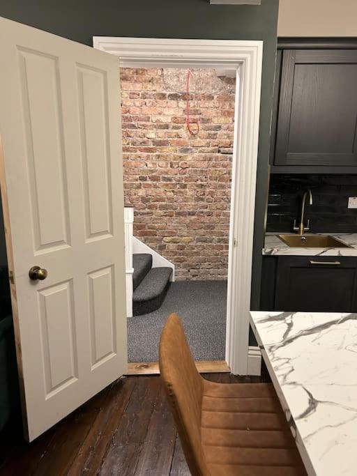 Patrick Street Townhouse Apartment Cork Bagian luar foto