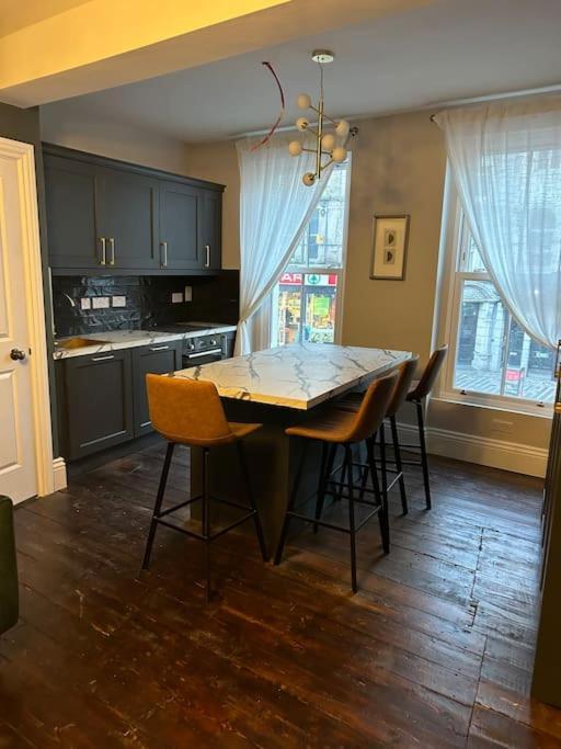 Patrick Street Townhouse Apartment Cork Bagian luar foto