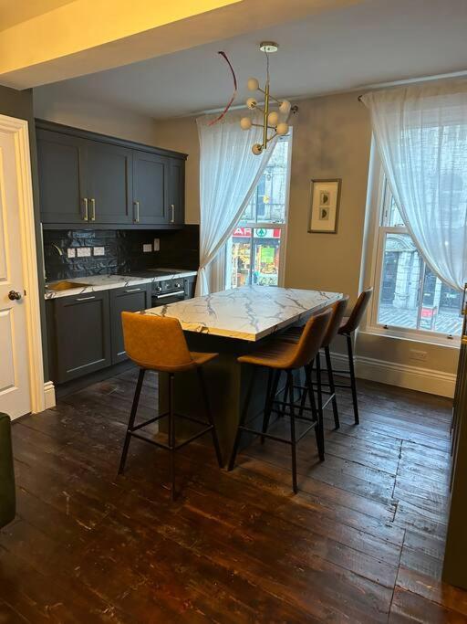 Patrick Street Townhouse Apartment Cork Bagian luar foto